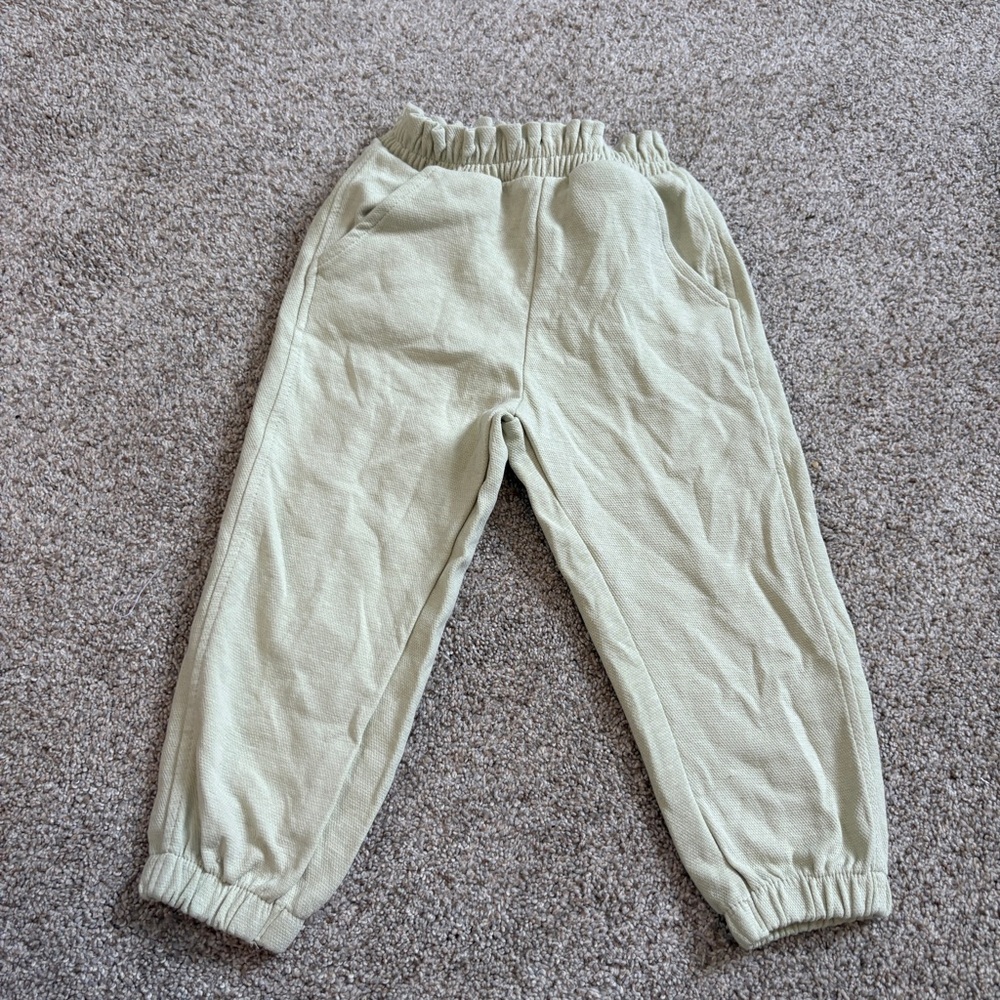 Zara Baby Pants 12-24 months pockets
Light green NWT